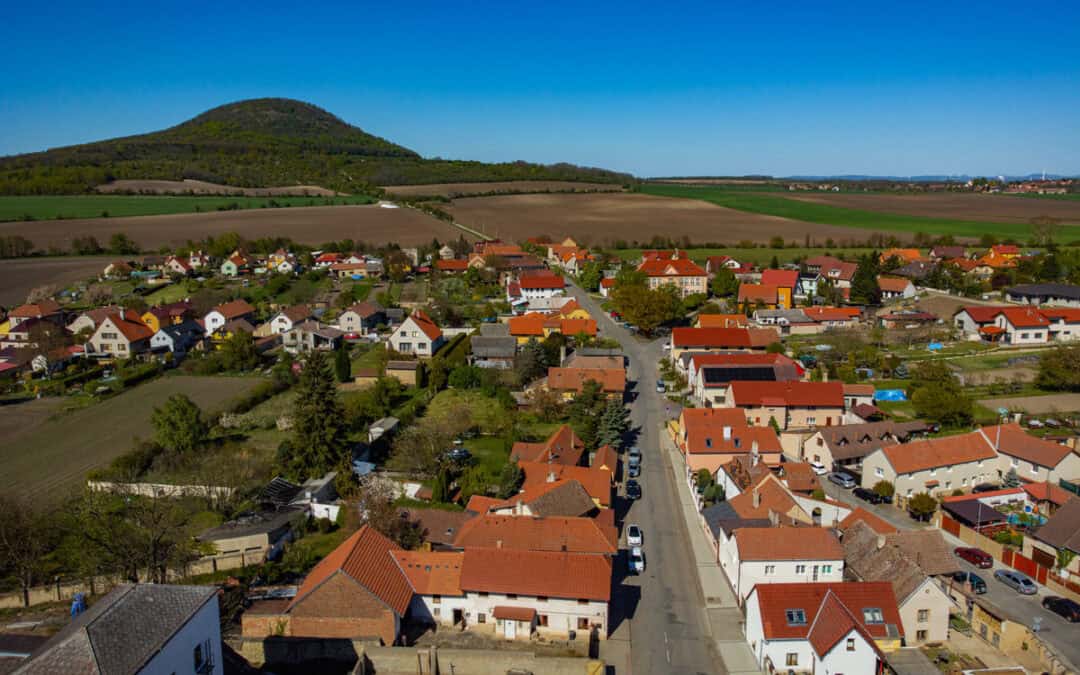 Výstup na horu Říp: klidný výlet, který má smysl